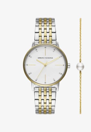 Zweilfarbige silberne und goldene Armani Exchange Armbanduhr mit weißem Zifferblatt, minimalistischen Markierungen und einem goldenen Gliederarmband mit einer einzelnen weißen Perle.