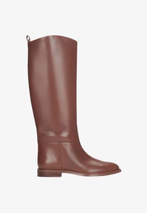 Bruine leren laarzen tot de knie met een gladde textuur, een ronde neus en een lage hak. Voorzien van een lusvormige trekband aan de achterkant voor gemakkelijk aantrekken.
