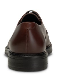 Shoe The Bear STANLEY L - Elegantné šnurovačky - chestnut