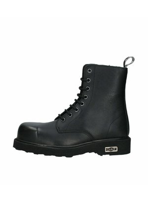 Stivale alla caviglia in pelle nera con punta rotonda, chiusura con lacci, occhielli metallici e suola in gomma spessa. Presenta un pratico tassello sul tallone.