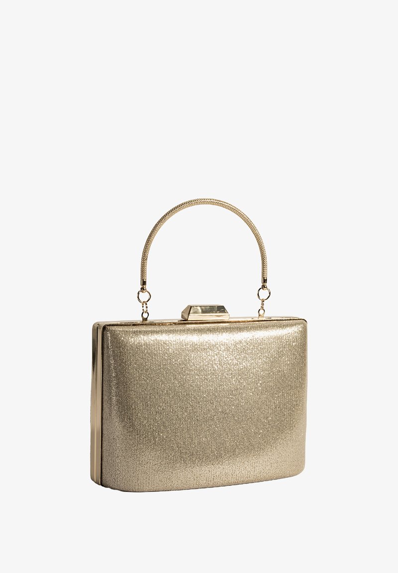 Gouden metallic clutch met een gladde, gestructureerde afwerking, rechthoekige vorm en een slanke metalen handgreep. Voorzien van een sluiting aan de bovenkant.