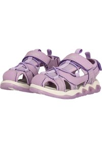 Paarse kindersandalen met open tenen, verstelbare banden en gestructureerde accenten op een flexibele witte zool. Heeft ventilatie voor comfort.
