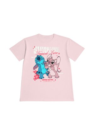 Maglietta rosa con personaggi dei cartoni animati blu e rosa che si abbracciano, circondati da fiori rossi e con il testo "Amore Tropicale" e "Sei il mio preferito."