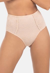 Högmidjade spetsunderkläder i nude-färg, med ett blommönster, texturerat tyg och sömlösa kanter för en smidig passform.