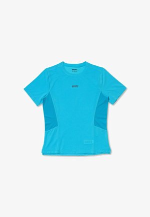Tirkīzzila sporta krekls ar īsām piedurknēm, teksturētu audumu un kontrastējošām paneļiem. Priekšpusē ir neliels zīmola logotips.
