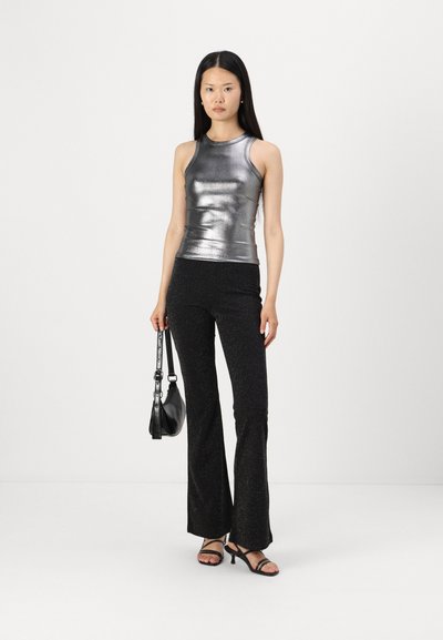Pantalon Femme Stradivarius Brillant Noir - Taille 38 - 100% Polyuréthane - Neuf Avec étiquettes