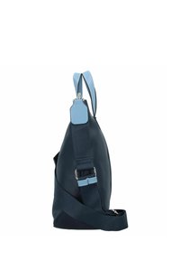 Navy leren schoudertas met lichtblauwe accenten, verstelbare schouderband en een gladde textuur. Heeft een elegante, driehoekige vorm.