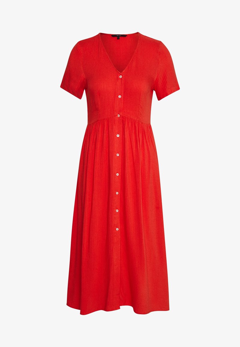 Robe rouge à manches courtes avec un col en V, des boutons sur le devant et une jupe froncée. Confectionnée dans un tissu texturé, longueur mi-mollet.