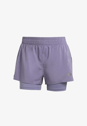 Paarse sportieve shorts met een elastische tailleband, voorzien van een binnenlaag en een reflecterende logoaccent aan de buitenkant.