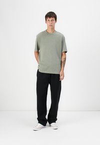 Abercrombie & Fitch ESSENTIAL BAGGY OPEN HEM CASUAL - Jogginghose - black