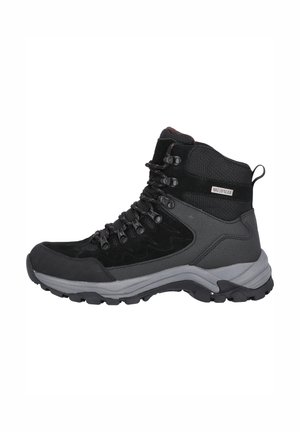 Schwarze wasserdichte Wanderstiefel aus Wildleder und Mesh-Materialien, mit hohem Knöcheldesign, Metallösen und strukturierten Gummisohlen für besseren Halt.