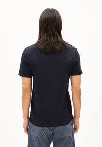 ARMEDANGELS JAAMEL STRUCTURE - T-Shirt basic - night sky