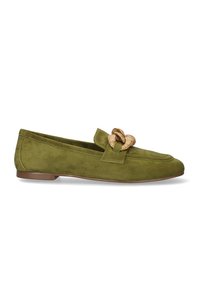Zapato plano de ante verde con un lazo dorado texturizado, de perfil bajo y diseño de punta redonda. Suela de goma para mayor comodidad y estabilidad.