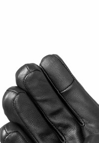 Zwarte leren handschoenen met een gladde textuur, met vier verschillende vingersecties en gestikte accenten. Geopende handpositie zichtbaar.