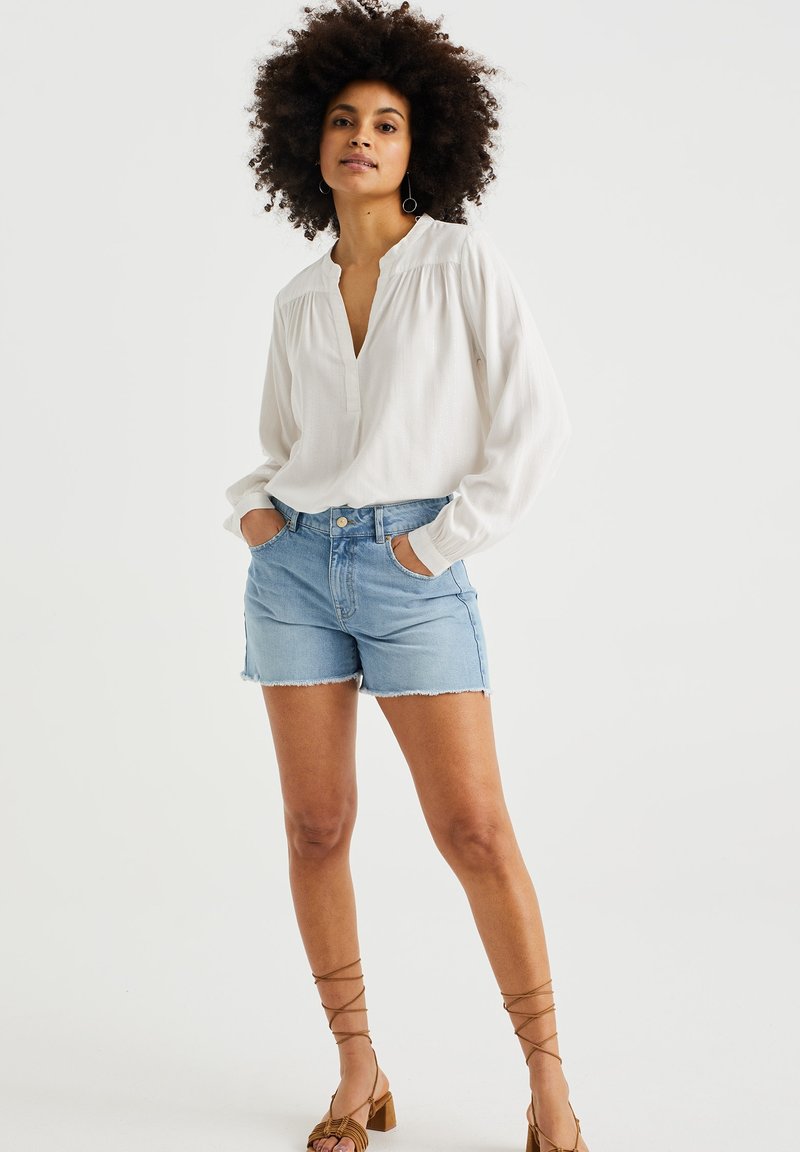 WE Fashion Jeansshort lichtblauw