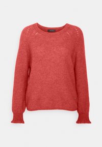 Rode gebreide trui met lange mouwen, ronde hals en ribgebreide boorden. Heeft een textuurafwerking en een klein logo-accent aan de zijkant.