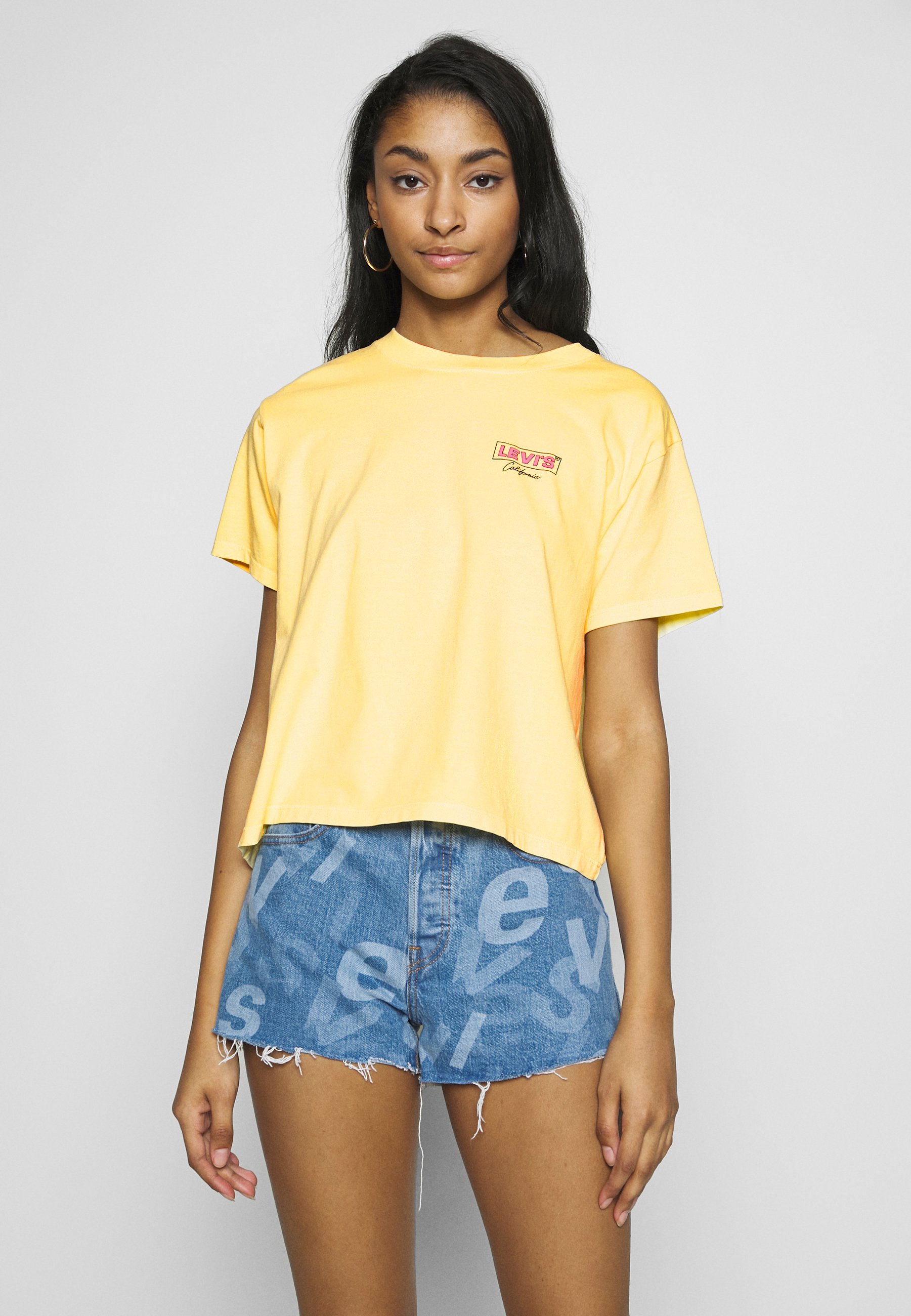 levi's graphic varsity tee