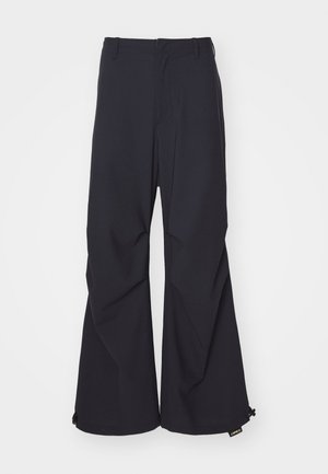 Marineblauwe wide-leg broek van een gladde stof, met twee voorzakken en een verstelbare trekkoord aan de zoom. Schoon en op maat gemaakt ontwerp zonder versieringen.