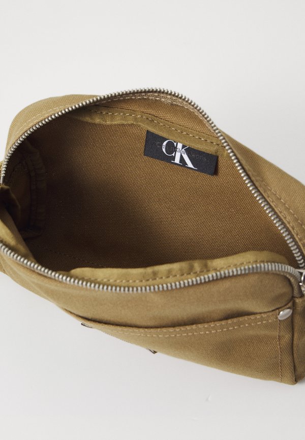 SPORT ESSENTIALS CAMERA BAG W - Cross body bag - gothic olive3