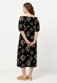 Ulla Popken Vapaa-ajan mekko - black