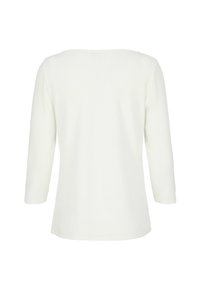 Wit langärmige shirt met een ronde halslijn, gezien van achteren tegen een plain witte achtergrond.