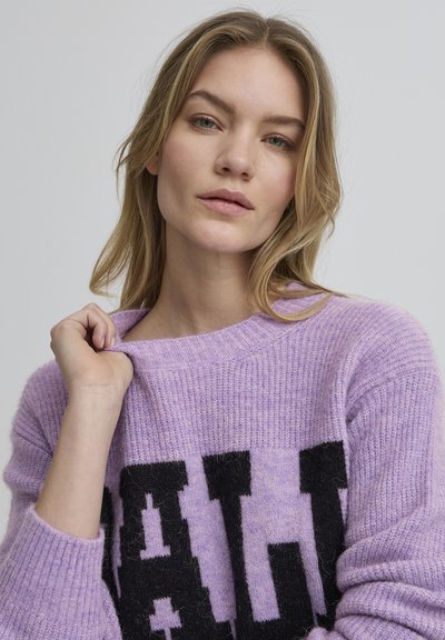 Lilla kudumisviit, millel on ribatud kaelus ja suur must "BALI" tekst ees; pehme tekstuur ja mugav lõige.