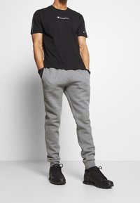 Champion T-shirt med print - black