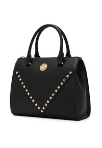 Borsa nera in materiale sintetico con forma strutturata, dettagli in metallo dorato e borchie a piramide che formano un motivo diagonale sulla parte anteriore.