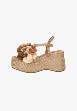 Sandalo con zeppa piatta intrecciato con cinturino alla caviglia e grande decorazione floreale intrecciata multicolore nella zona delle dita.