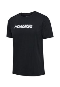 Camiseta negra de manga corta con cuello redondo y "HUMMEL" impreso en letras blancas y negrita en el pecho.