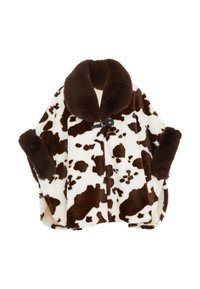 Ruskean ja valkoisen lehmänvarsille painettu fleece-ulkovaate, jossa on suuri ruskea turkiskaulus ja hihansuut, napitus ja pehmeä rakenne.
