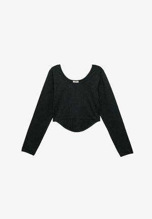 Sort langærmet cropped top i blødt stof, med en bred udskæring og sømdetaljer foran. Glat tekstur, tætsiddende design.