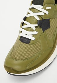 Thumbnail Image 9