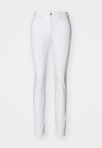 Pantalones de mezclilla blanca con corte slim, que cuentan con cremallera, cinco bolsillos y detalles de costura sutiles. Textura suave y diseño clásico.