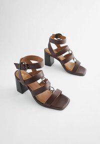 Next FOREVER COMFORT STRAPPY BLOCK - REGULAR FIT - Páskové sandály  - wine red