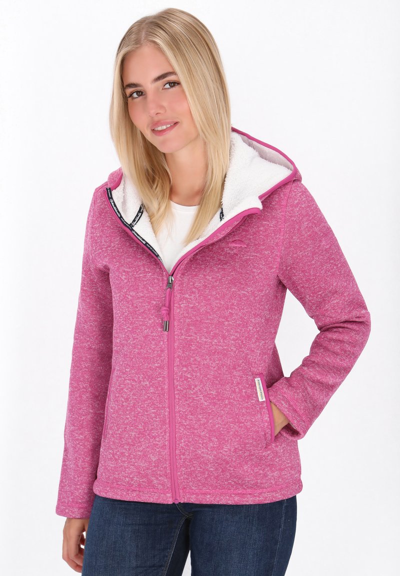 Chaqueta de forro polar rosa con cierre de cremallera en el frente, capucha y un suave forro blanco. Presenta bolsillos laterales y ribetes en contraste. Diseñada para brindar calidez.