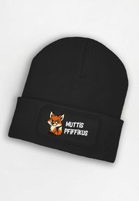 Black knitted beanie featuring a rectangular patch with a cartoon fox design and the text "MUTTIS PFIFFIKUS" in white.