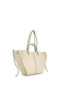Beige læder tote taske med en struktureret form, der har to lange håndtag, kontrastsyetninger og små sidebindinger. Rent design.