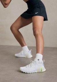 FREE METCON 6 - Training shoe - white/silver-coloured/barely volt/sail
