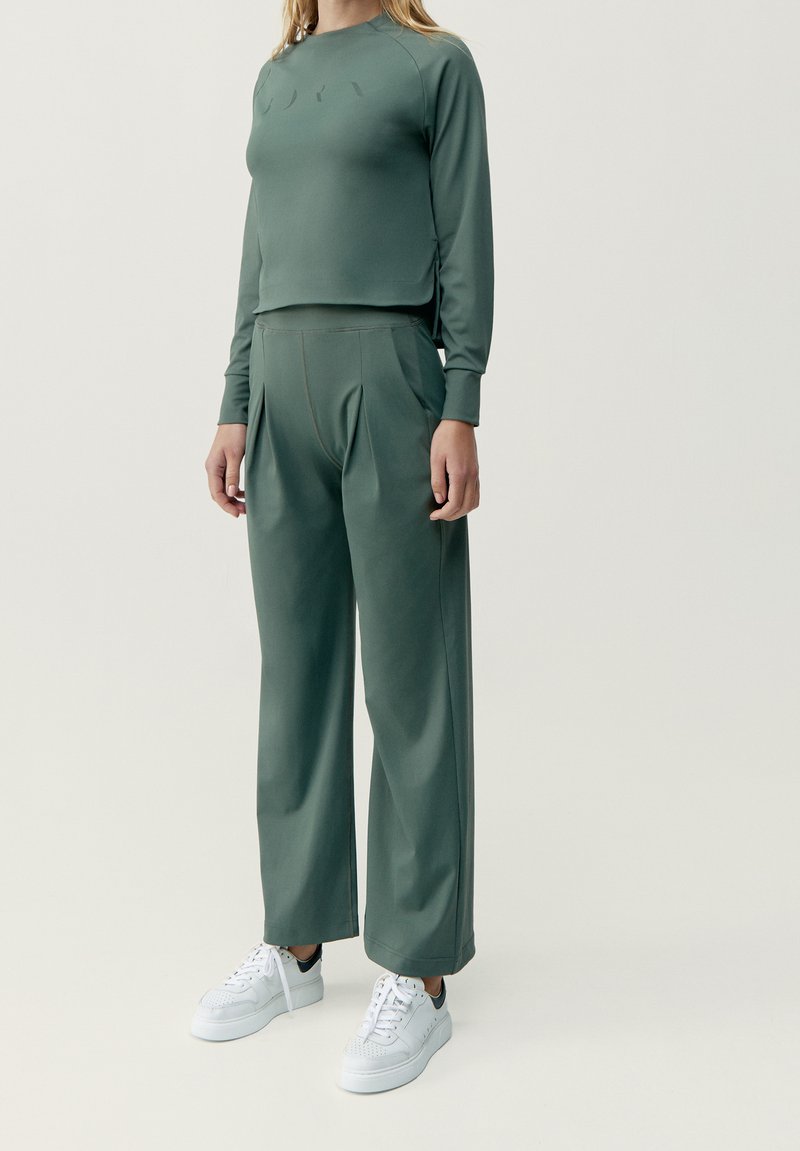 Born Living Yoga Broek donkergroen