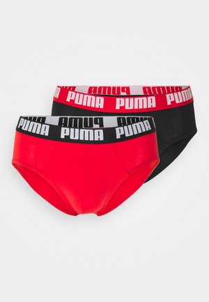 Bóxer para hombres en rojo y negro, con bandas elásticas que llevan el logo de "PUMA", fabricados en tejido suave y con un diseño clásico. Paquete de dos unidades.