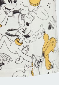 Tessuto bianco con illustrazioni in stile cartoon di Topolino e Pluto, con accenti gialli e marchio Adidas.