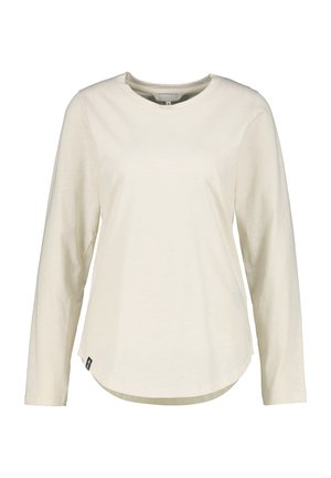 Langärmliges, cremeweißes T-Shirt mit Rundhalsausschnitt, leicht geschwungenem Saum und kleinem schwarzem Etikett an der unteren linken Seite.