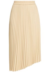 Falda plisada en beige claro con una cinturilla elástica. Presenta un tejido que fluye suavemente con un dobladillo asimétrico y pliegues verticales.