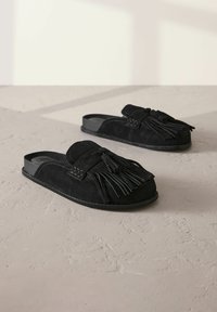 REGULAR FIT - SIGNATURE PREMIUM FRINGE FOOTBED - Pantoletai - black