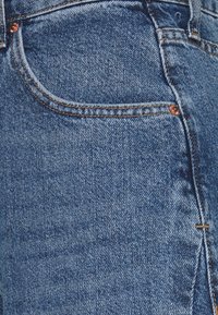BDG Urban Outfitters LOGAN BARELL LEG CARPENTER  - Calças de ganga de corte relaxado - dark vintage