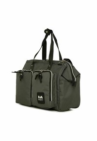 Borsa duffel in tessuto grigio con due tasche frontali con zip, manici doppi superiori e una patch con logo nera. Presenta zip e rifiniture argentate.