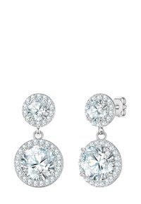 Srebrne naušnice s dva kružna dizajna. Svaki dizajn ukrašen je velikim, prozirnim kamenjem okruženim manjim kamenčićima.