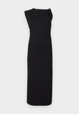 Käeauguta must midi kleit, millel on lihtne ümar kaelus ja sirge, sobiv siluett, seistes ühetaolise tausta ees.