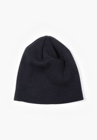 Mørkeblå strikket hue med blød tekstur, aftaget top og ribbet mønster. Enkel design uden yderligere accenter eller branding.